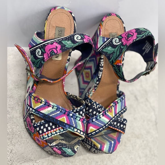 Steve Madden Winonna Bright Multi Tribal Sandal Wedge Heels - Picture 3 of 4